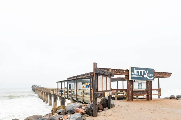 Historic jetty with restaurant on its far end in Swakopmund — Stock Photo, Image