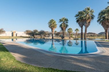 Yüzme Havuzu, Restoran brüt Barmen, arkadaki