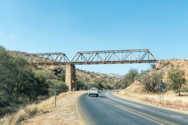 Demiryolu Köprüsü yakınındaki Windhoek B6 yolun karşısında