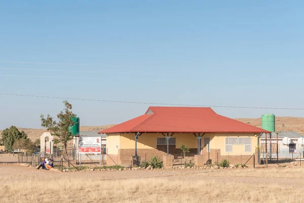 Primary health care clinic and a church in Klein Mier — Stock Photo, Image