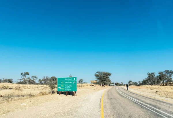 R360-yol yön işareti R31-yol ile birleşme yakın