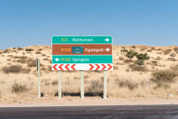 Yön işareti Askham adlı R31 yolun kavşağında