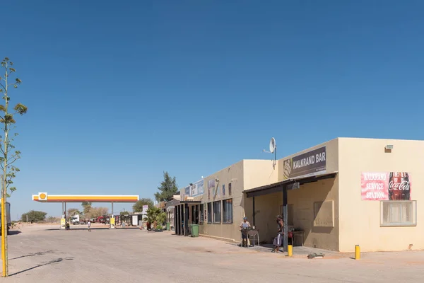 Gasolinera y centro comercial en Kalkrand — Foto de Stock