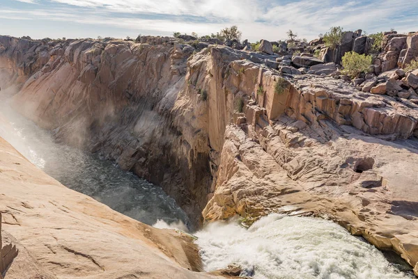 Ana Augrabies Şelalesi ve vadiye parçası