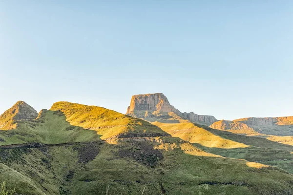 Sunrise on the road to the Sentinel car park — Stock Photo, Image