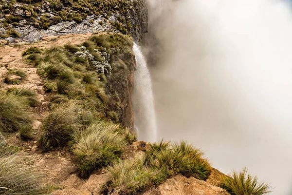 Haut de Tugela Falls, la deuxième plus haute cascade sur terre — Photo