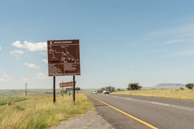 Bilgi yönetim kurulu R74 yolun Oliviershoek Pass aşağıda