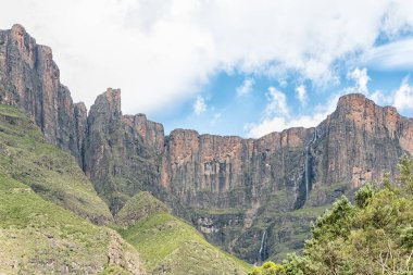 Tugela Falls, 948 m, yeryüzünde 2 en yüksek Şelalesi