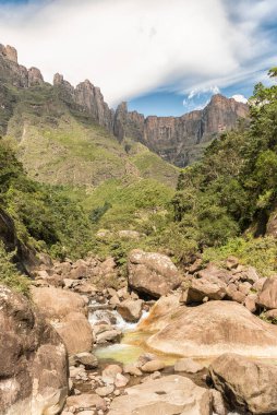 Tugela Falls, 948 m, yeryüzünde 2 en yüksek Şelalesi