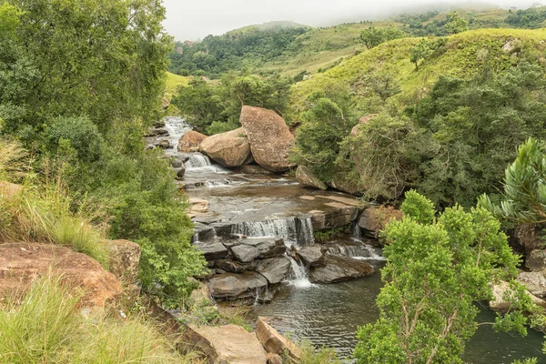 Cascate nel fiume Mahai nel Kwazulu-Natal Drakensberg — Foto Stock