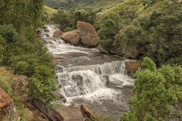 Cascate nel fiume Mahai nel Kwazulu-Natal Drakensberg — Foto Stock