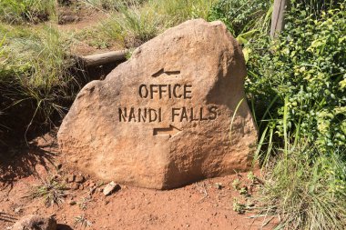 Rahipler baca şapkası, yön işareti olarak kullanılan oyulmuş kaya