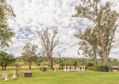 Mezar mezar taşı ve Talana müzede, Dundee bir anıt