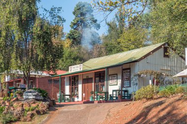 Hacıların dinlenme yerindeki tarihi bir binada şarap restoranı.