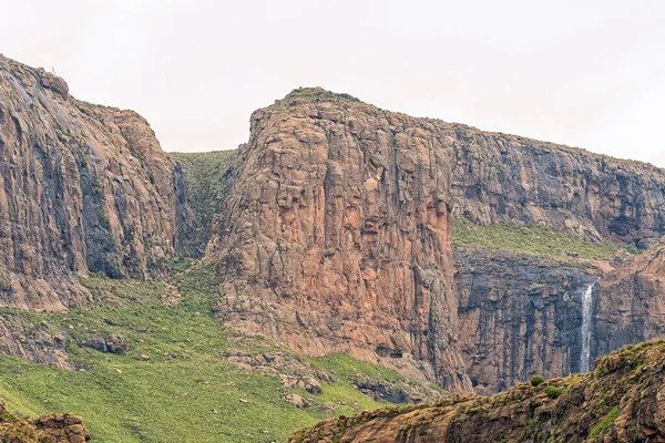 People Visible Bottom Chainladders Sentinel Hiking Trail Tugela Falls Waterfall — Stock Photo, Image