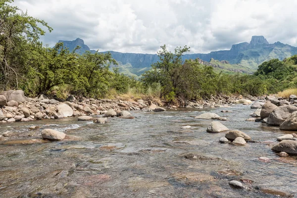 Vista Del Río Tugela Con Anfiteatro Drakensberg Parte Posterior —  Fotos de Stock