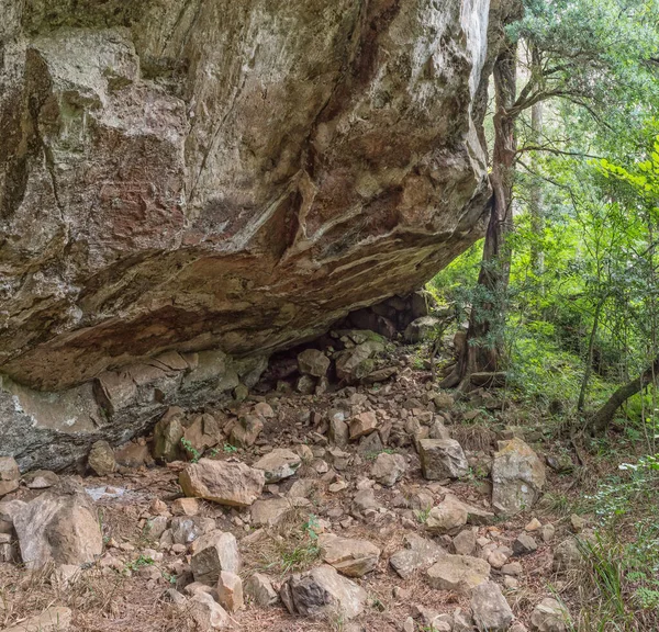 Grotte Rocher Surplomb Près Mahai Dans Drakensberg — Photo