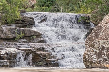 Drakensberg 'deki Mahai Nehri' ndeki Cascade 'ler.