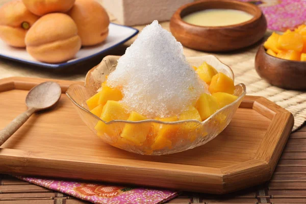 Hielo afeitado de mango —  Fotos de Stock