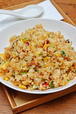  Yumurtalı kızarmış pilav  