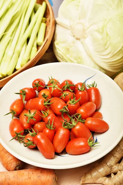 Ein Teller Kirschtomaten — Stockfoto