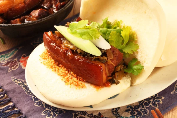 Gua Bao (Steamed sandviç)