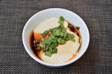 Tofu soya sosu ile
