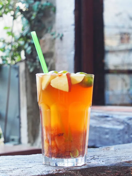 Bicchiere di tè alla frutta — Foto Stock