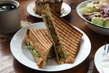 Sağlıklı panini sandviç 