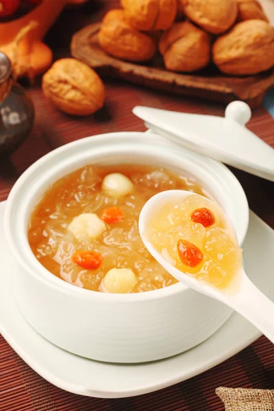 Sweet white fungus and lotus seeds soup — Stock Photo, Image