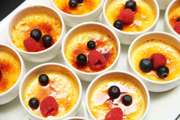 Französisches Dessert - creme brulee — Stockfoto