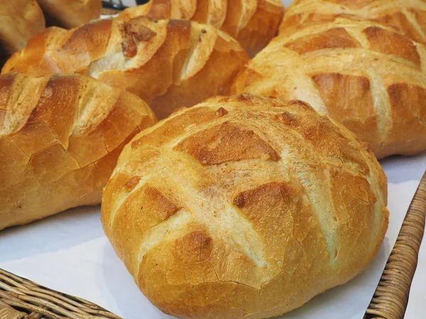 Frisches leckeres Brot — Stockfoto