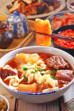 Kızarmış beef noodle