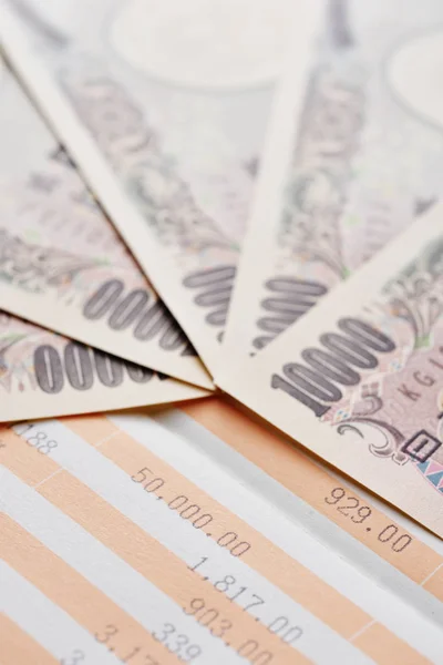 Libreta de ahorro de cuenta y yen japonés —  Fotos de Stock