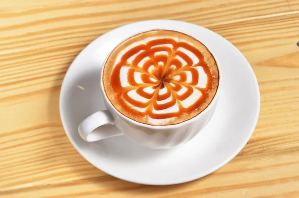 Sıcak karamel macchiato
