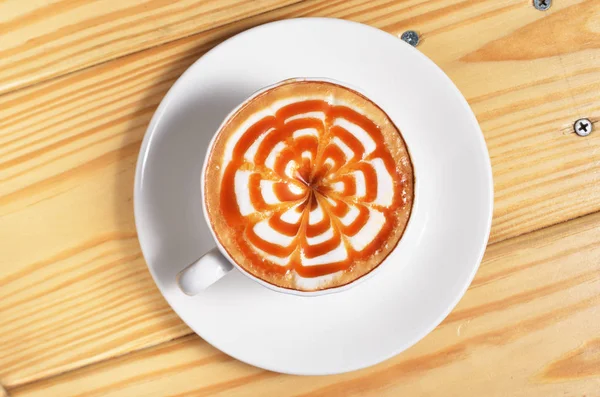 Sıcak karamel macchiato