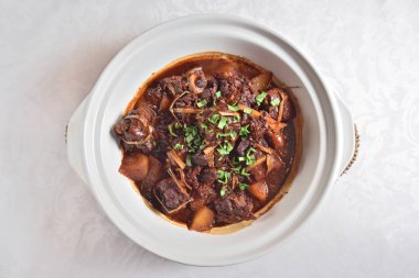 Kızarmış Kuzu pot   