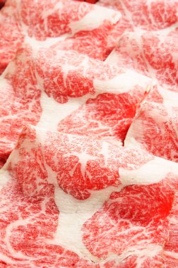 İnce dilimlenmiş et güveç malzemeler-