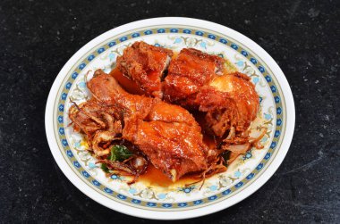 Malezya baharatlı kızarmış tavuk