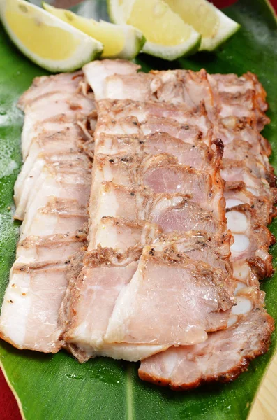 Porco grelhado com ardósia — Fotografia de Stock