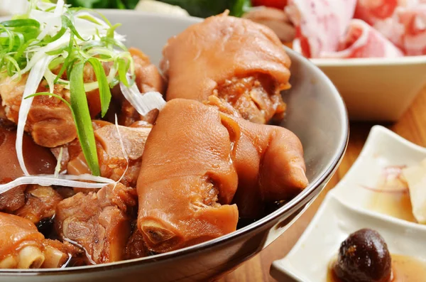  Kızarmış domuz eklemleri