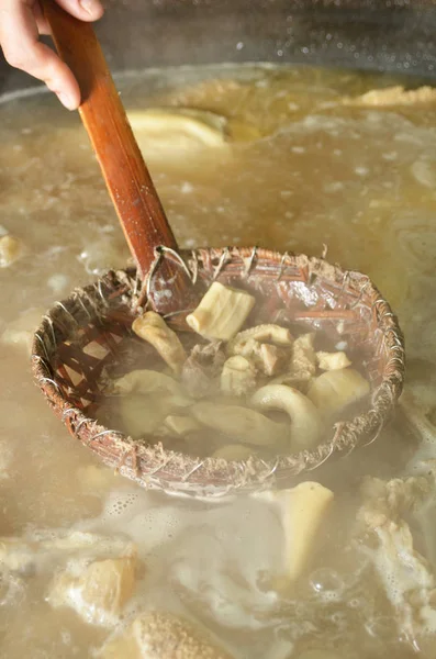 Говядина и суп — стоковое фото