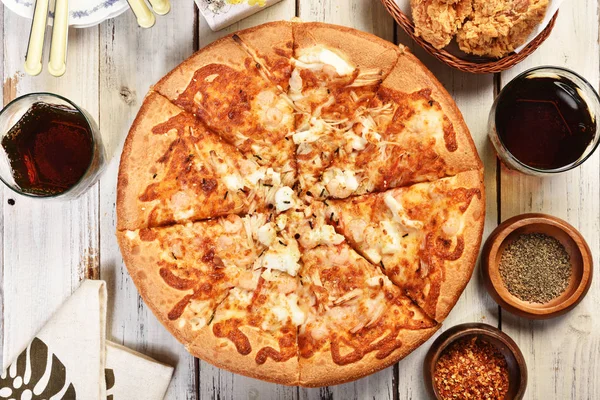 Fresh seafood pizza — Stock Photo, Image