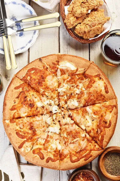 Fresh seafood pizza — Stock Photo, Image