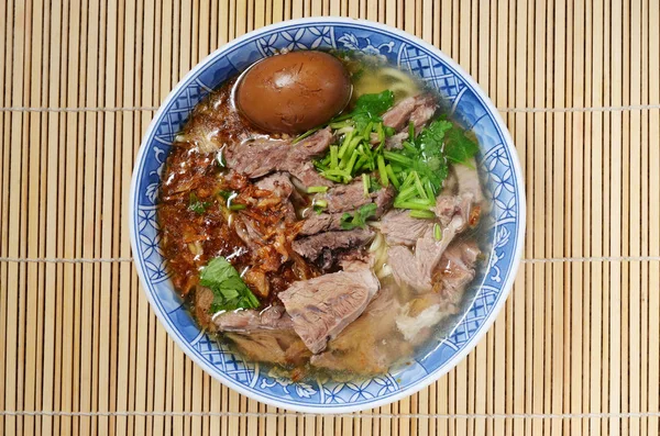 台湾风格猪肉清汤荞麦面. — 图库照片