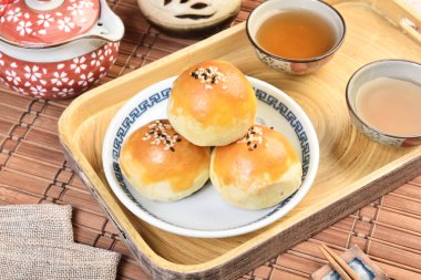 Kırmızı fasulye hamur ceviz çekirdek moon pasta ile