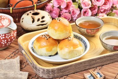 Kırmızı fasulye hamur ceviz çekirdek moon pasta ile