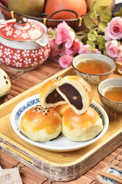 Kırmızı fasulye hamur ceviz çekirdek moon pasta ile