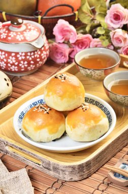 Kırmızı fasulye hamur ceviz çekirdek moon pasta ile