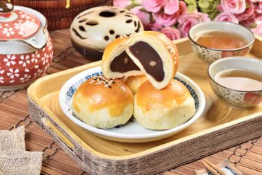 Kırmızı fasulye hamur ceviz çekirdek moon pasta ile